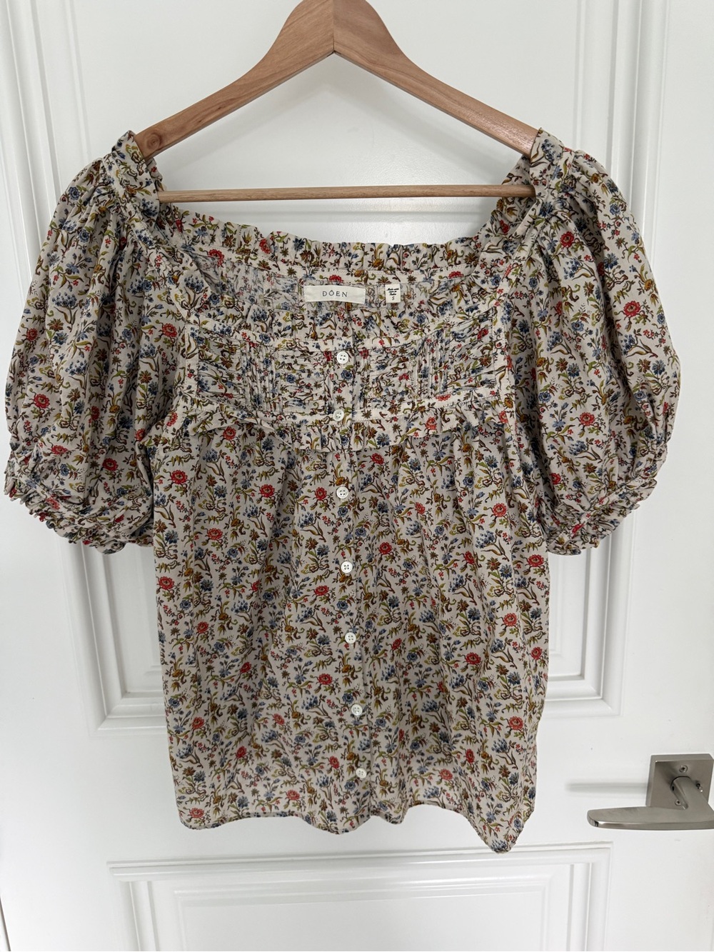 Doen Cream Multicolor Floral Puff-Sleeve Button Blouse